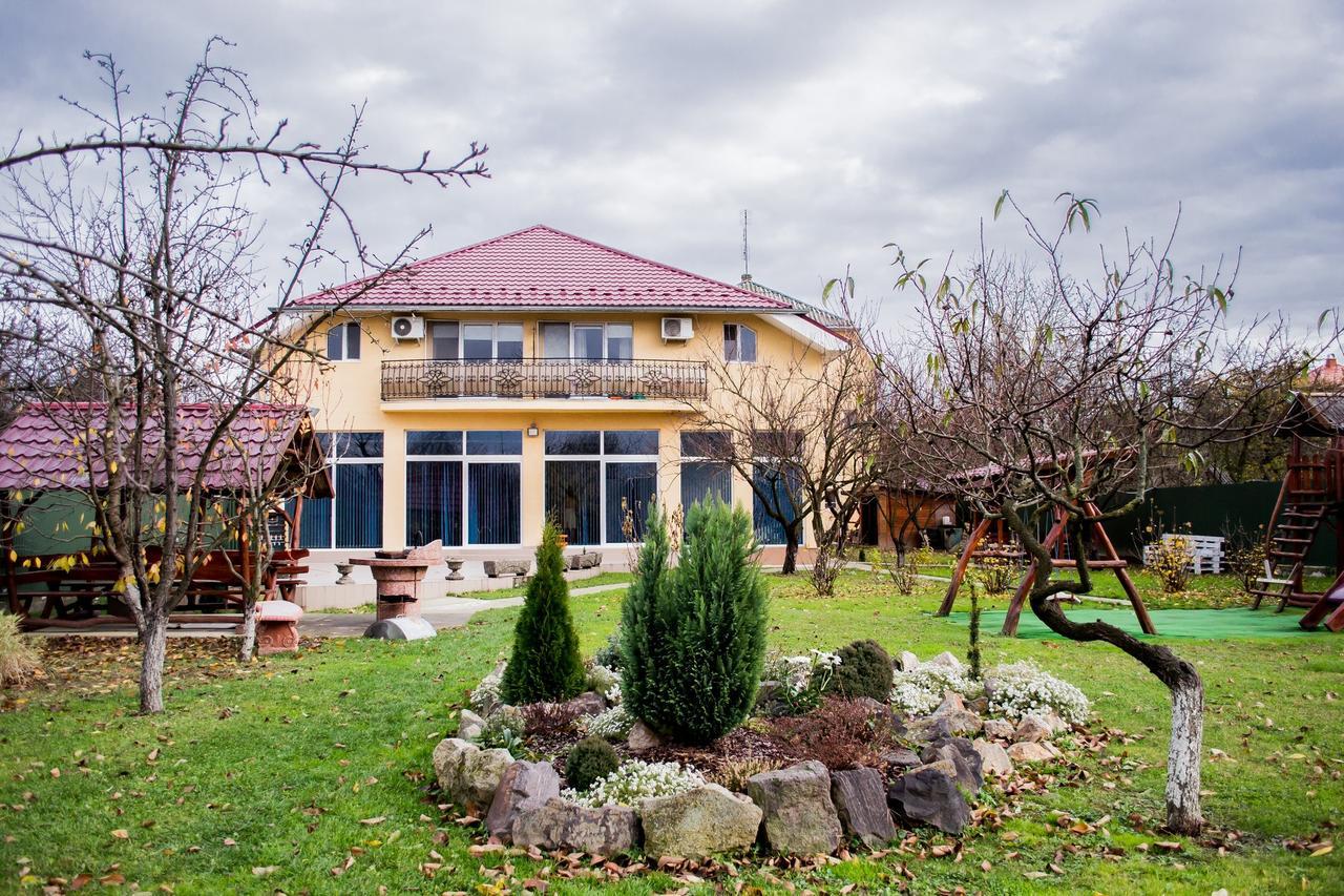 Beauty Complex Hotel Berehove  Exterior photo