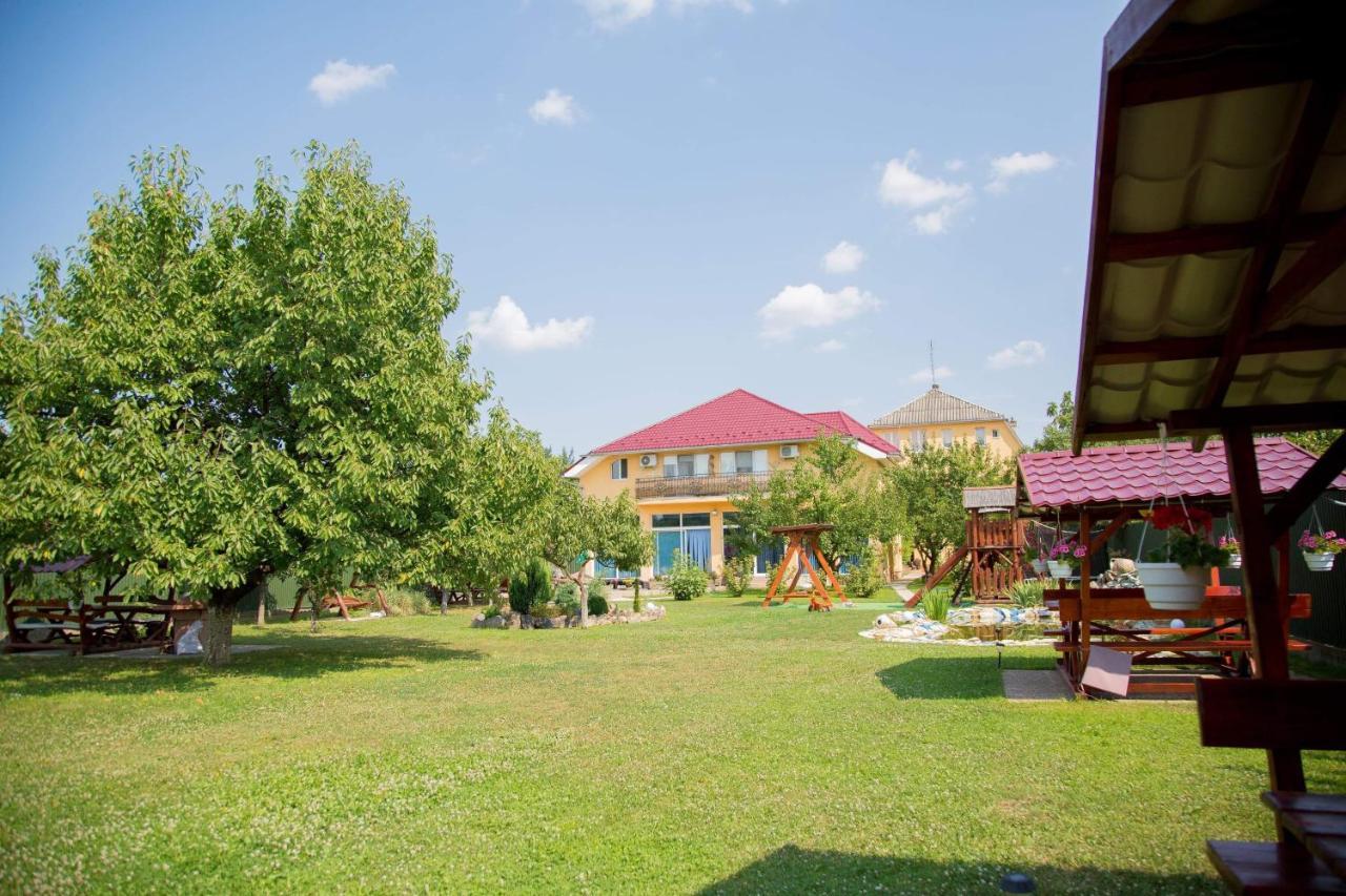 Beauty Complex Hotel Berehove  Exterior photo
