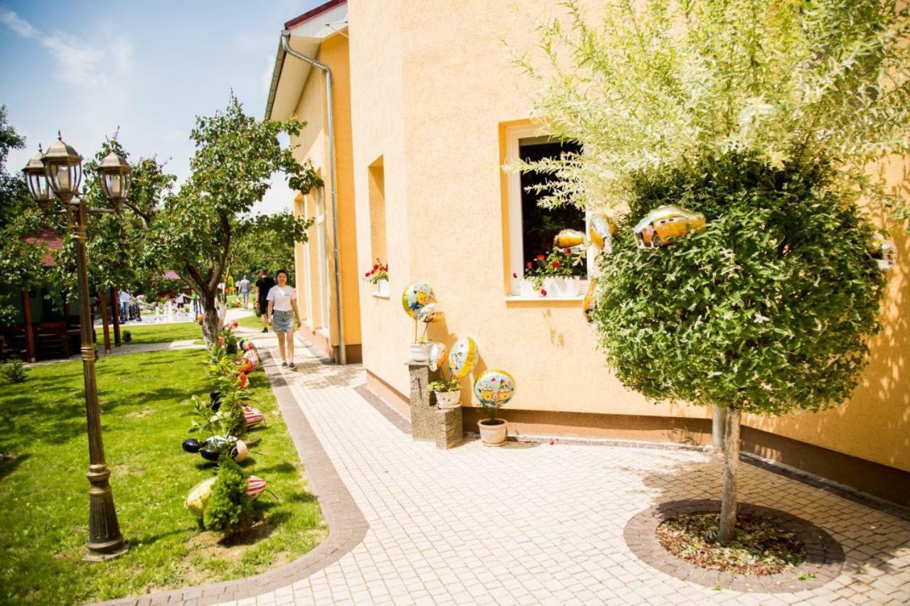 Beauty Complex Hotel Berehove  Exterior photo